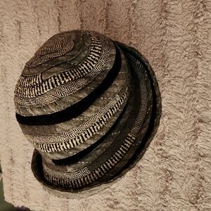 Capella funky news hat